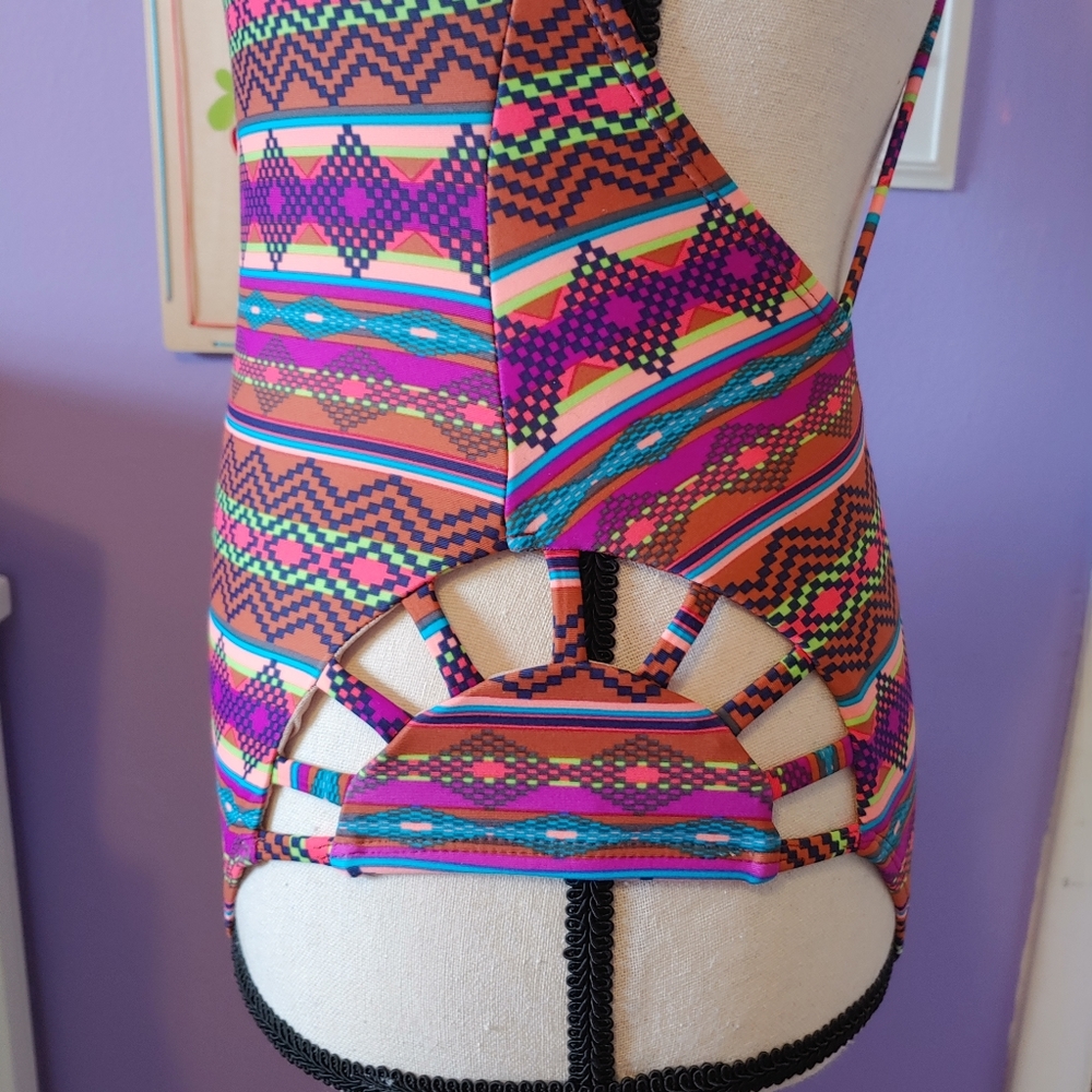 Aztec design one-piece - Picture 7 of 7